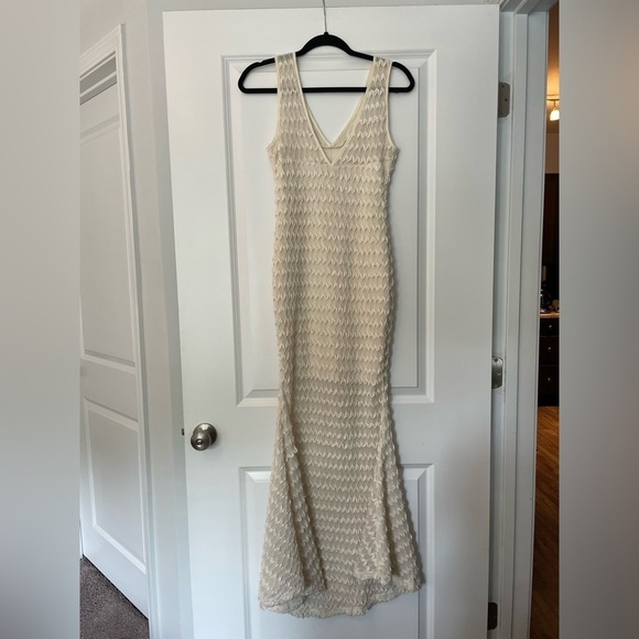 Women’s Mermaid Style Dress Size: Small - Picture 3 of 7